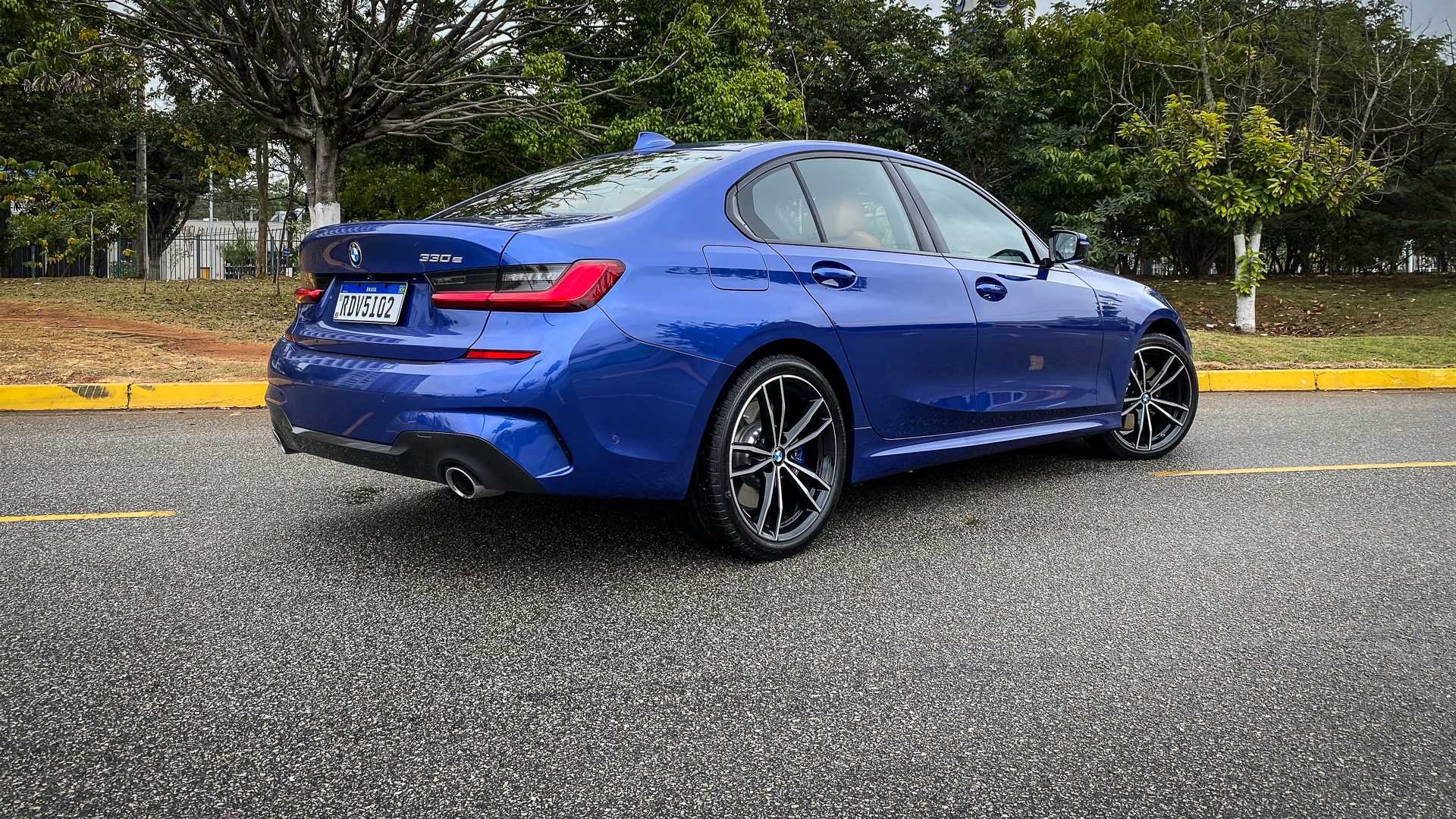 BMW 330e