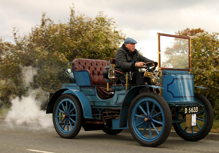 Em 1900, mais carros eram movidos a vapor e eletricidade do que a gasolina