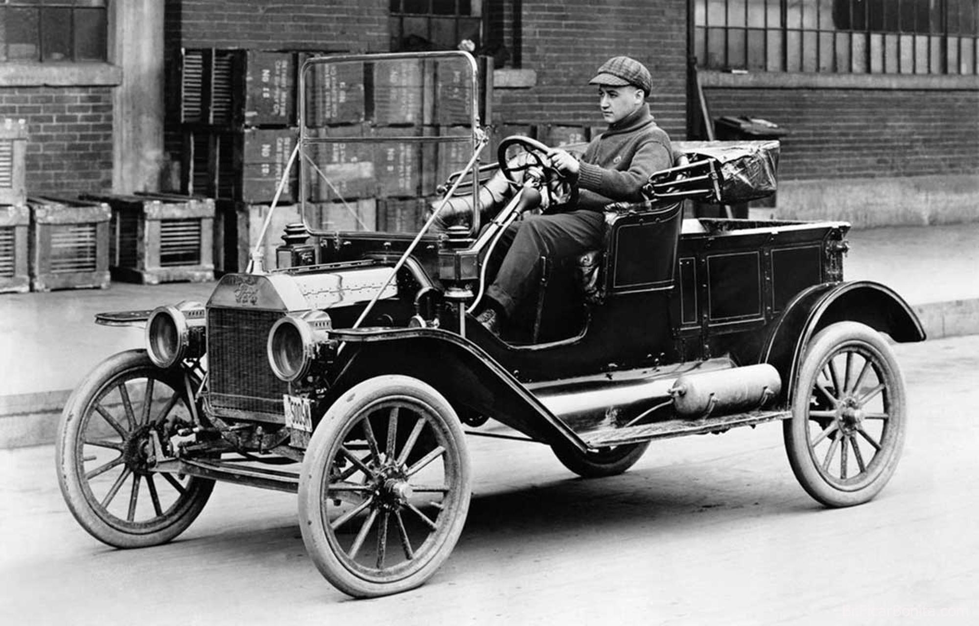 O Ford Modelo T foi o primeiro carro global