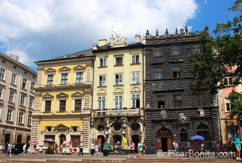 Rynok Square, 4 Os edifícios mais esteticamente malignos do mundo