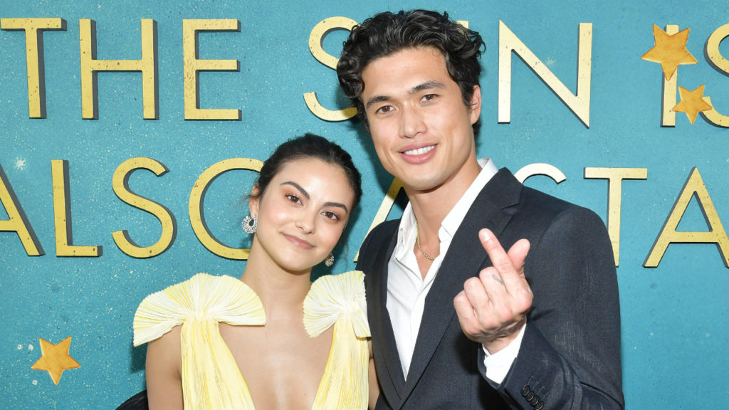 Charles Melton e Camila Mendes