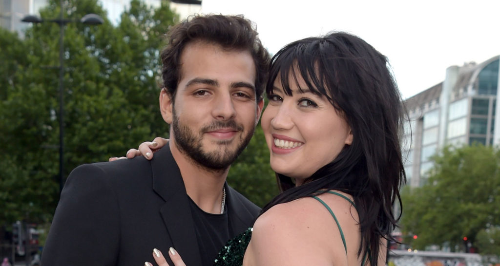 Daisy Lowe e Jordan Saul