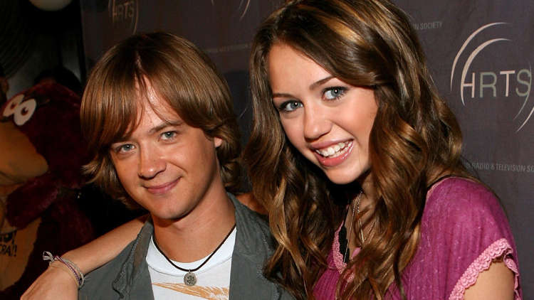 Jason Earles em (Hannah Montana)