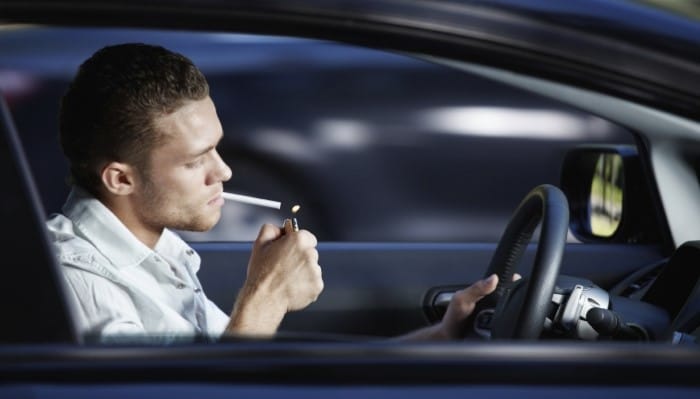 24. Remove o odor do cigarro dos carros